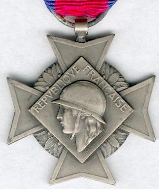 Аверс и реверс серебряного креста «За добровольную воинскую службу» 2-й степени II типа.