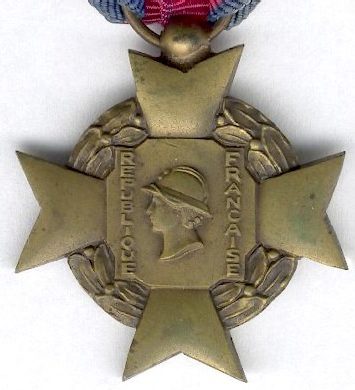 Аверс и реверс креста «За добровольную воинскую службу» 3-й степени I типа.
