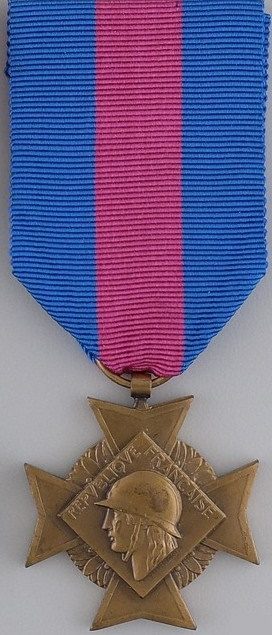 Аверс и реверс бронзового креста «За добровольную воинскую службу» 3-й степени II типа.