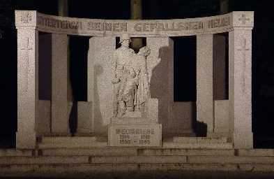 г. Миттертеич. Памятник землякам, погибшим в обеих мировых войнах.