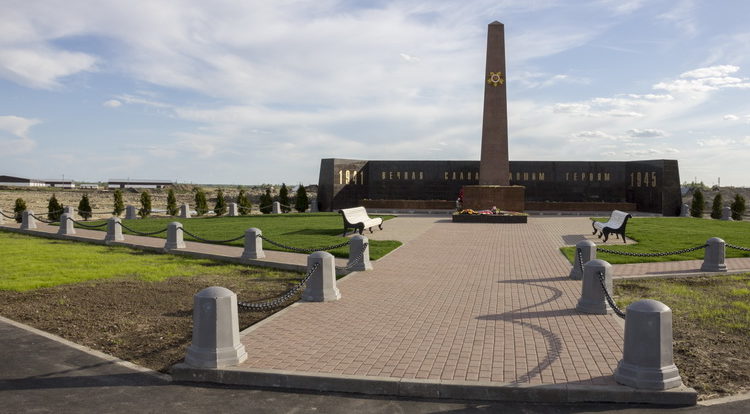 п. Тельмана Тосненского р-на. Мемориал Героев был сооружен в 2015 году в память о павших героях в годы войны.