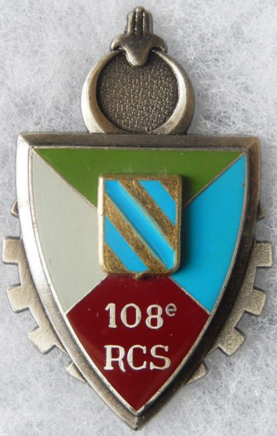 Аверс и реверс знака 108-го полка командования и поддержки.