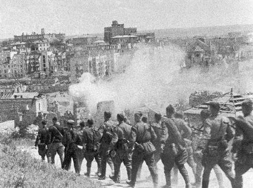 Красная армия входит в город. Май 1944 г.