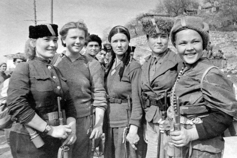 Партизанки, участвовавшие в освобождении города. Май 1944 г.