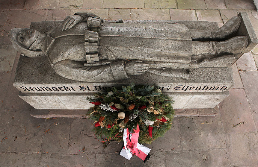 г. Ноймаркт-Санкт-Файт. Мемориал павшим немецким солдатам.