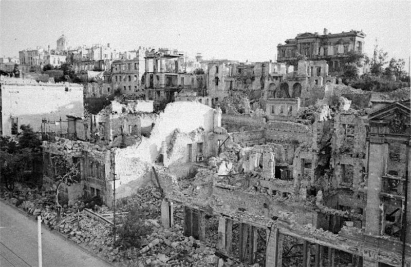 Город в руинах. Большая Морская. 1944 г.