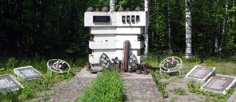 п. Ромашки Приозерского р-на. Памятник пограничникам 33 погранотряда, стоявшим насмерть на этом рубеже в августе 1941 году. 
