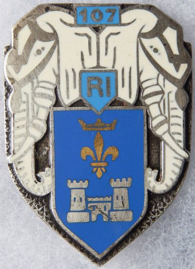 Аверс и реверс знака 107-го пехотного полка.