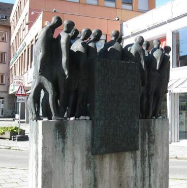 г. Фюрстенфельдбрукк. Памятник на пути «Марша смерти», который прошел через город в апреле 1945 года.
