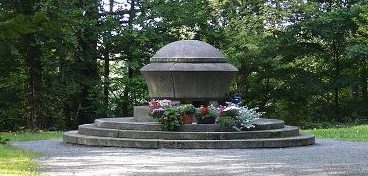 Коммуна Херсбрукк (Шупф). Памятник на месте концлагеря Херсбрук, в котором содержалось 10 тысяч подневольных работников, из которых 4 тысячи погибли.