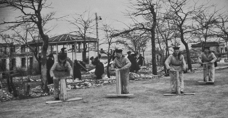 Работы по восстановлению Краснофлотского бульвара. Апрель 1945 г.