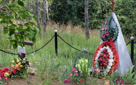 д. Лужицы Сланцевского р-на. Братская могила местных жителей, погибших в годы войны.