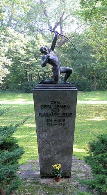 г. Берлин-Штеглиц. Памятник, погибшим зенитчикам во время обоих мировых войн.