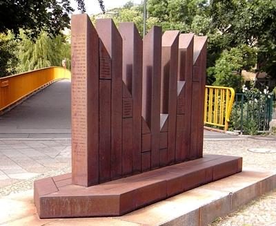 г. Берлин. Памятник членам общинного центра «Addas Jisroel», депортированных в концлагеря.