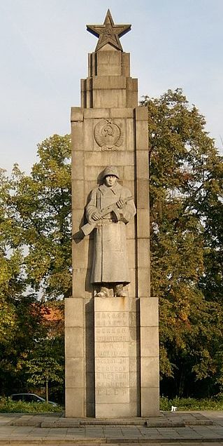 г. Франкфурт.  Мемориал, установленный у братских могил, в которых похоронено 1 453 советских воинов.