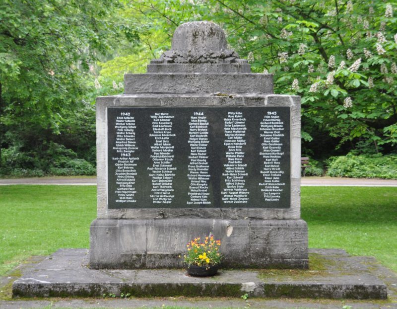 г. Бад-Кёзен. Памятник землякам, погибшим в годы обеих мировых войн.