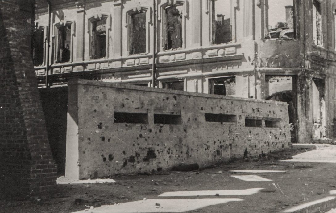 ДОТ на пересечение Буденновского проспекта и улицы Станиславского. Ноябрь 1941 г.