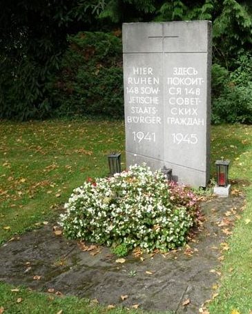 г. Аахен. Памятник, установленный на братской могиле, в которой похоронено 148 советских военнопленных и подневольных работников. 