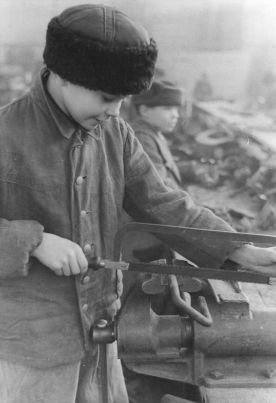 14-летний украинец-остарбайтер. 1941 г.