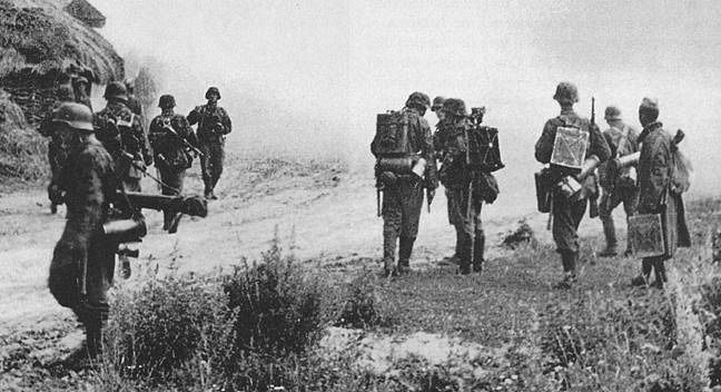 Солдаты дивизии во время обучения. Август 1944 г. 