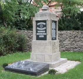 Коммуна Ветау. Памятник землякам, погибшим в годы обеих мировых войн.