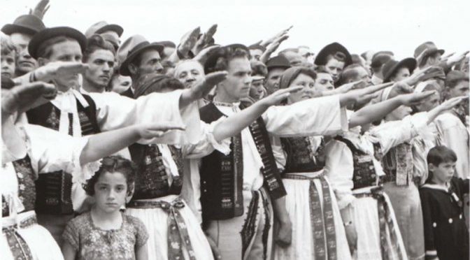 Приветствие перед футбольным матчем. Братислава, 1939 г. 
