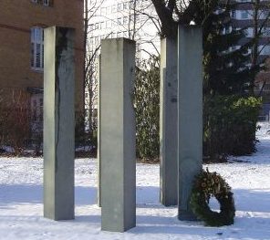 г. Аплербек. Памятник в парке «Вестфелишенской психиатрической клиники», где было убито 229 детей и около 340 женщинам провели стерилизацию.
