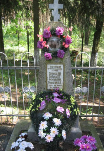 д. Могиляны Берестовицкого р-на. Братская могила на кладбище, где похоронено 4 подпольщика.