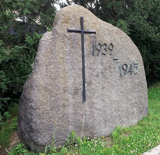 Коммуна Грейфенхаузен. Памятник землякам, погибшим во время обеих мировых войн.