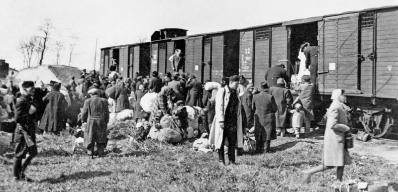 Отправка евреев в концлагеря. 1942 г.