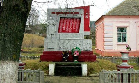  д. Полужье Кореличского р-на. Памятник советским воинам, погибшим в годы войны.
