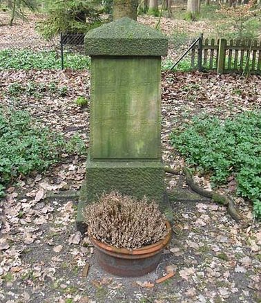 г. Бад-Липшпринге. Памятник на кладбище, на котором похоронено 85 советских подневольных рабочих.