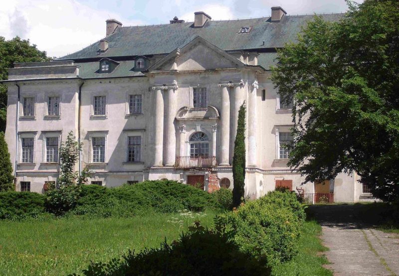 Дворец в г. Вальбуш, на территории которого был лагерь батальона «Дальвитц».