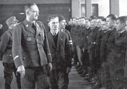 Инспекция руководством СС батальона «Дальвитц». 1944 г. 