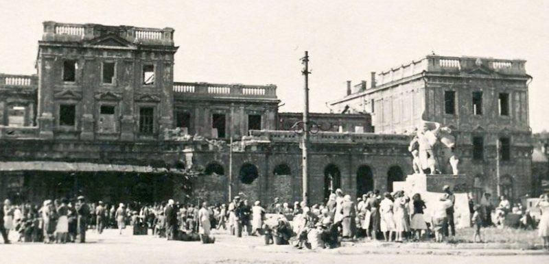 Разрушенный корпус вокзала ст. «Ростов главный». 1941 г.