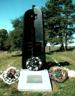 д. Яблоновщина Кореличского р-на. Памятник на месте гибели 750 мирных жителей поселка Мир, расстрелянных в июне 1943 года немецко-фашистскими захватчиками.