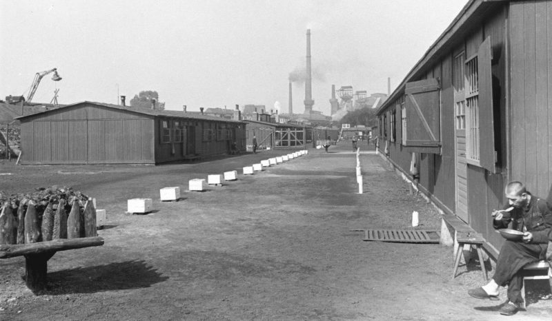 Лагерь для советских остарбайтеров, работающих на шахте Эмшер-Липпе в городе Даттельн. 1942 г. 
