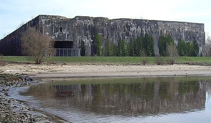 Вид бункера с реки Везер.