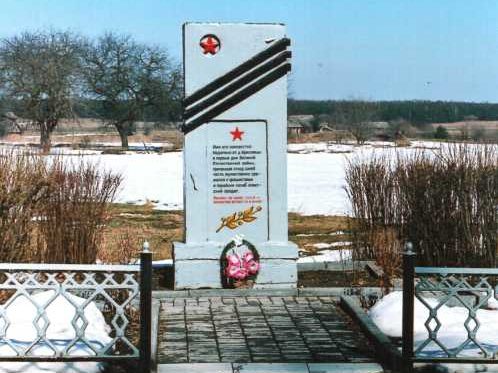 д. Красновцы Лидского р-на. Памятник советским воинам, погибшим на войне.