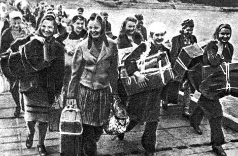 Возвращение украинок домой. 1947 год.