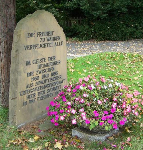 Коммуна Херлесхаузен. Памятник в честь возвращения последних немецких военнопленных в 1955 году.