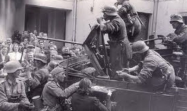 Немецкие войска входят в Ригу. Июль 1941 г.
