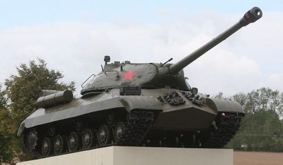 г. Волковыск. Памятник-танк ИС-3, установленный по улице Победы в 2012 году.