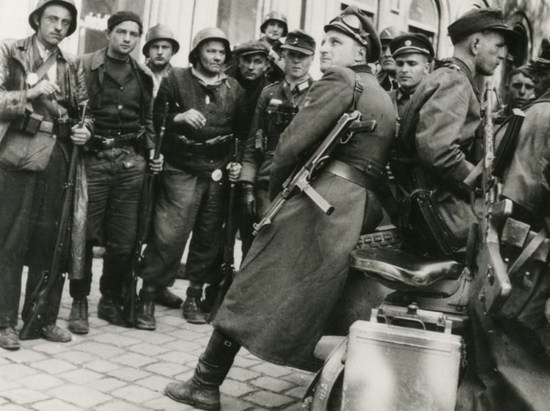 Солдаты РОА в Праге. Май 1945 г.