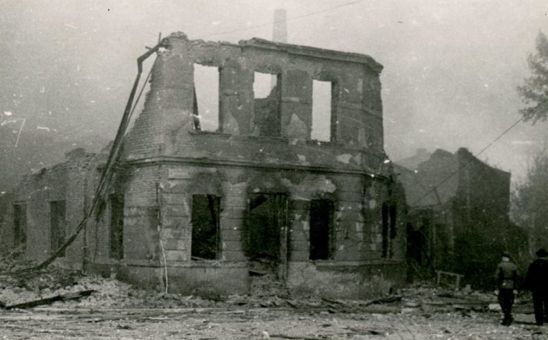 Братислава после бомбардировки союзниками. Погибло 9 немецких военнослужащих ценой разрушения города 16 июня 1944 г.
