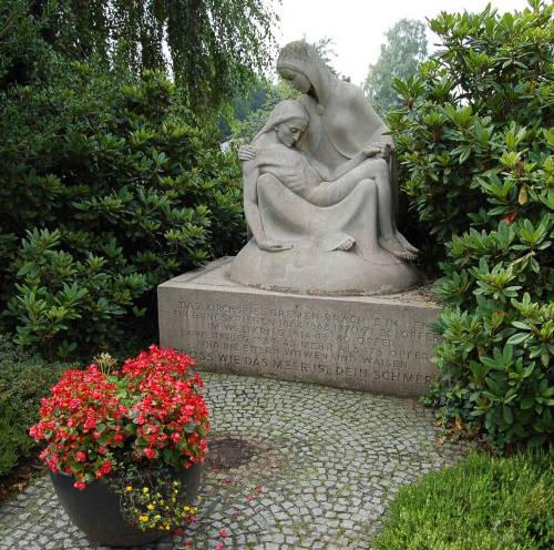 г. Бремен коммуна Энсе. Памятник в честь 175 земляков, погибших в годы Второй мировой войны.