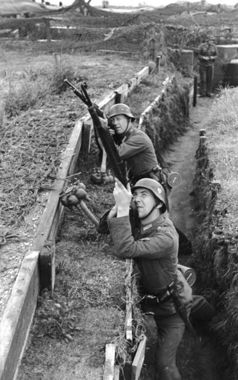 Солдаты охраны береговой батареи. 1942 г. 