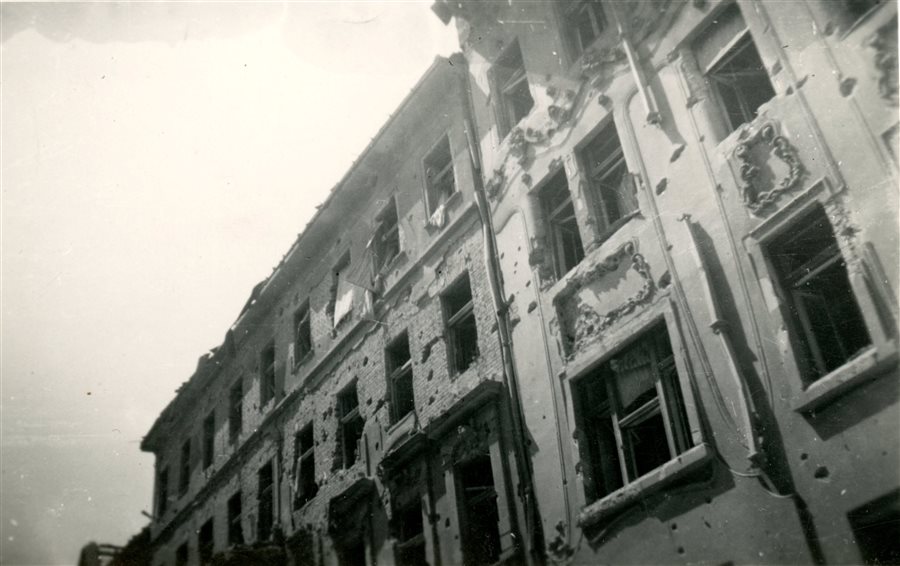 Братислава после бомбардировки союзниками. Погибло 9 немецких военнослужащих ценой разрушения города 16 июня 1944 г. 