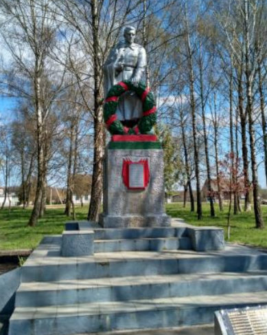 д. Изабелин Волковысского р-на. Памятник, установленный в 1965 году на братской могиле, в которой похоронено 253 советских воина, из них 225 неизвестных. 