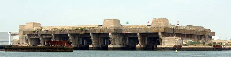 Один из 5-ти бункеров для подводных лодок сегодня.